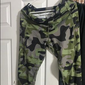 ZYIA Active Green Camo Light n Tight 24” With Pockets Size 20-